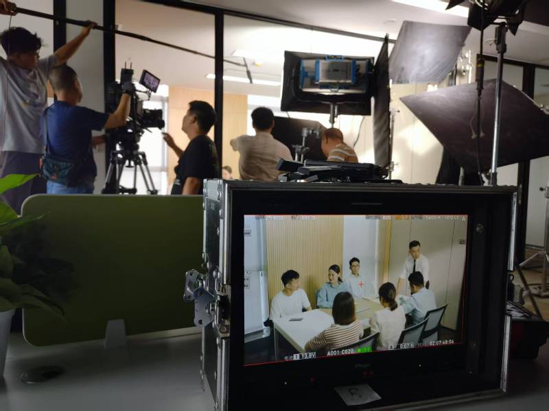 临泽县TVC拍摄公司：科技产品视觉化大师，诠释未来感与功能美学